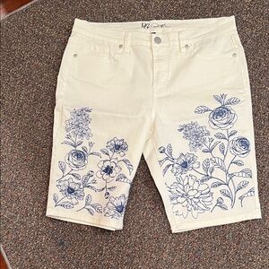 DG2 by Diane Gilman White and Black Signature Waistband